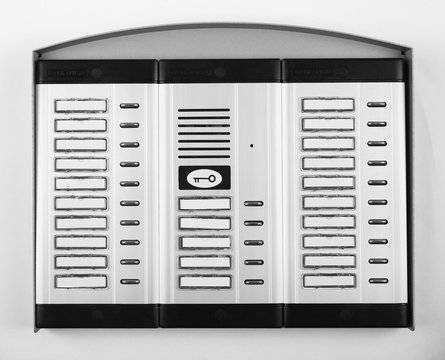 Защо да монтирате домофонна система във вашия вход?