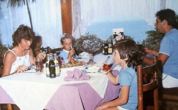 Така изглеждаха ресторантите през соца. Шопската салата беше 70 стотинки, а голямата ракия вървеше по левче