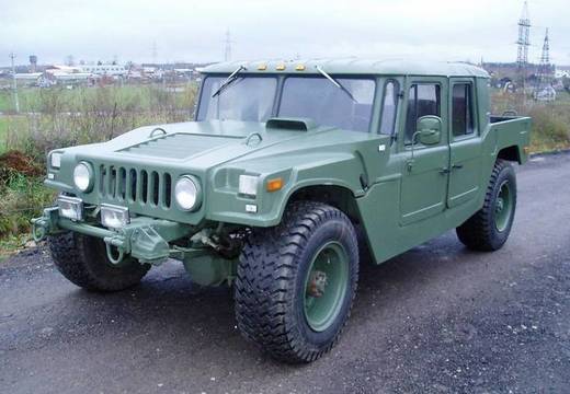 Просто уникално! Вижте как майстор от Украйна превърна стар ГАЗ-66 в брутален HUMMER H1!