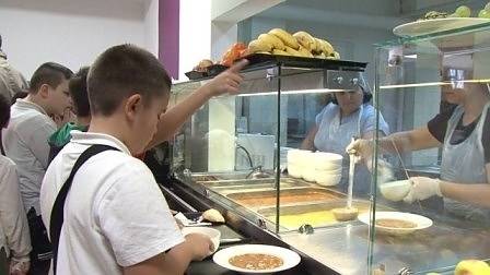 Училищни директори и доставчици скочиха срещу МЗХГ заради променените правила за доставка на храни в училищата