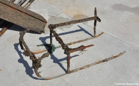 Над 20 гмуркачи чистиха морското дъно край Моста