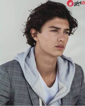 Принцът на Дания покори модните среди с неустоим чар (СНИМКИ)