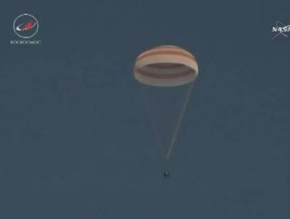 Успех: Космическият кораб Союз МС-07 с трима души на борда се завърна на Земята