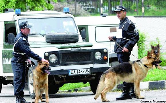 Задържаха 23-ма нелегални имигранти на българо-гръцката граница