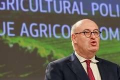 Еврокомисарят по земеделие Фил Хоган на посещение в България