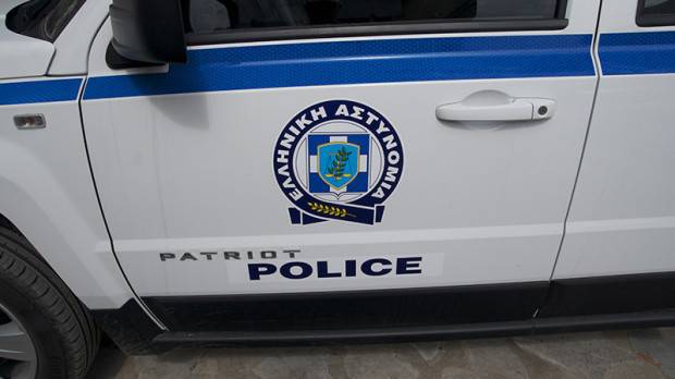 2 българки арестувани в Атина, работели нелегално като медицински сестри