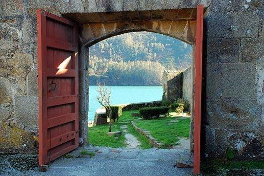 Помни винаги, че ако една врата пред теб се затвори, друга ще бъде отворена мигновено