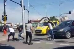 Пострадал при мелето с роми в столицата трепери от ужас, приятелката му разкри голяма грозна подлост на един от биячите!