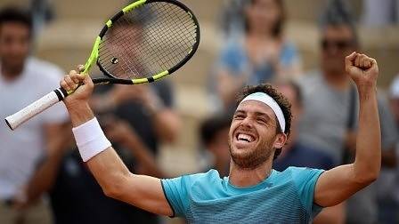 Сензацията Чекинато изхвърли и Джокович от „Ролан Гарос“