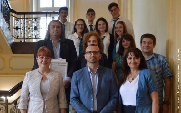 Чолаков награди бургаски младежи, участвали в първата Евроолимпиада по статистика