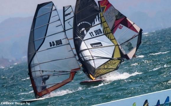 В края на седмицата заливът ще се изпълни с уиндсърфове