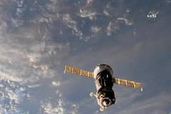 Успех: космическият кораб Союз МС-09 с трима души на борда пристигна на МКС!