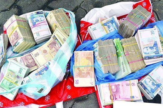 Абсолютни рекорди: Софиянка пести цял живот и даде 420 000 лева на „полицаи“, пенсионер се изръси с 600 000 евро!