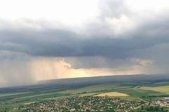 Днес слънчево с максимални температури между 28° и 33°. Над западните райони може да вали