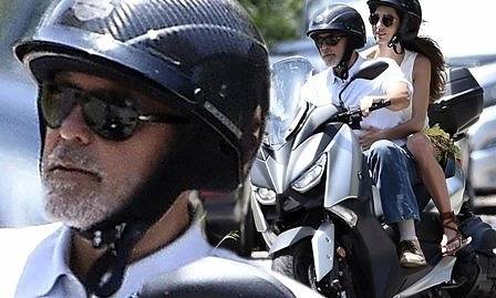 Семейство Клуни обиколиха Сардиния на мотоциклет