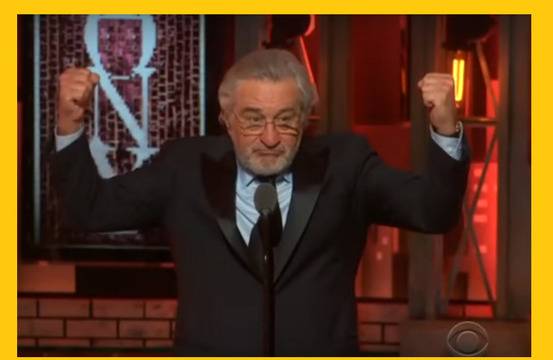 Робърт Де Ниро изпраща Тръмп някъде си на церемонията по връчването на Тони.