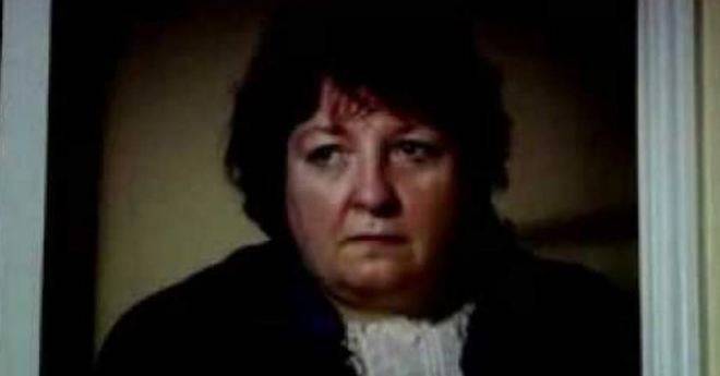 Майка хваща сина си докато… приятелката си! Няма да повярвате какво следва (видео)