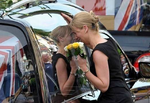 ”Довечера трябва да се видим имам изненада за теб!!!”