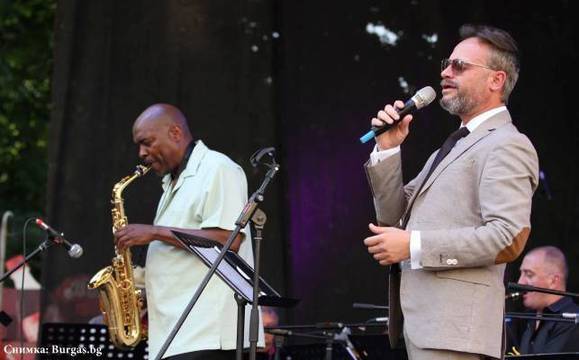 Незабравимите хитове на Рей Чарлз ще звучат на „Света Анастасия“ на 1-ви юли