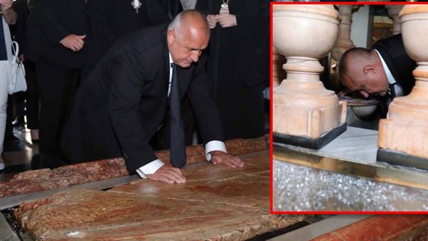 Борисов се поклони на Божи гроб, но се скри от камерите на журналистите