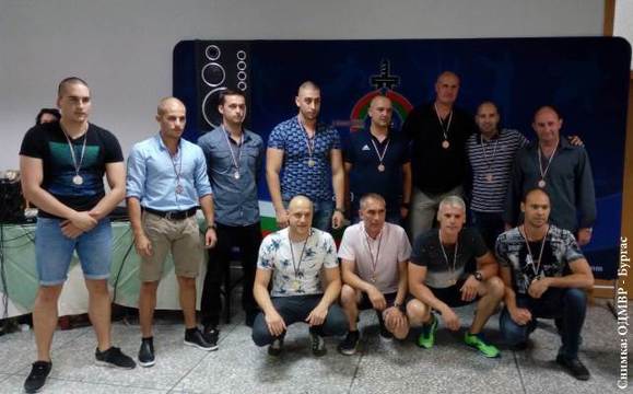 Отборът на ОДМВР – Бургас взе второто място на Републиканското по плуване