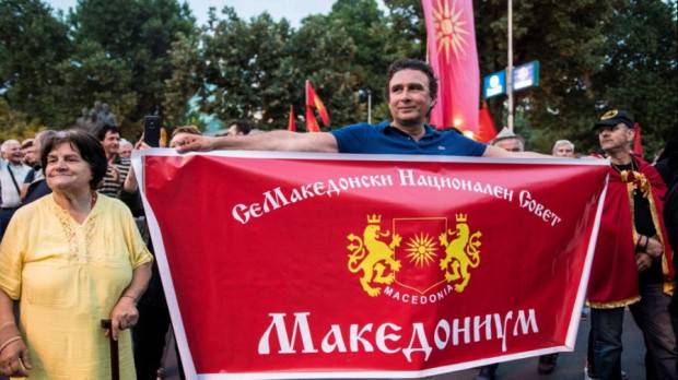 Политическа буря в Атина и Скопие заради договора за името Северна Македония