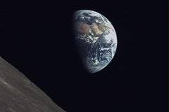 Китайският микроспътник Лонгчян 2 направи прекрасни снимки на Земята и Луната от окололунна орбита!