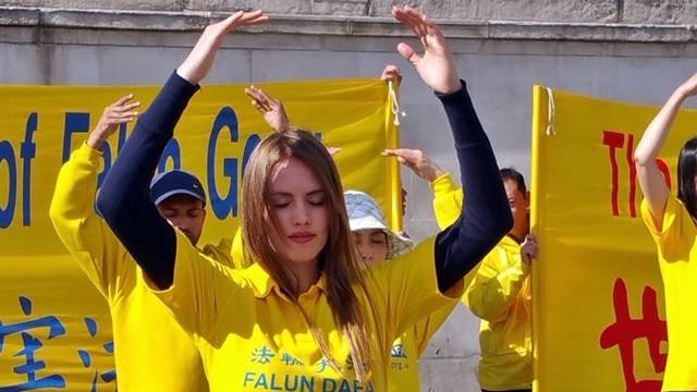 Млада жена намира щастието след дълги години тормоз и подигравки (част 2 последна)