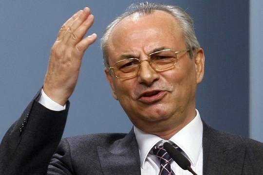 Вижте как живее Ахмед Доган в сараите си: Позлатена тоалетна чиния, джакузи за 50 бона, личен спа-център и баня от 120 квадрата!