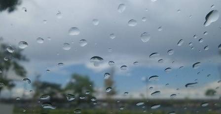 Днес облачно с валежи следобед. Максималните температури ще са между 23° и 28°