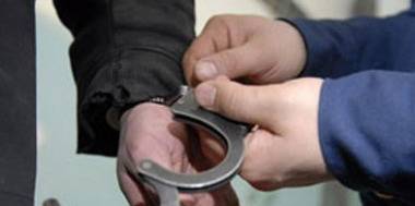 61-годишен мъж е задържан за притежание на наркотици, пистолет със заличени номера и боеприпаси