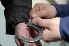 61-годишен мъж е задържан за притежание на наркотици, пистолет със заличени номера и боеприпаси