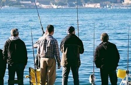 Рибари блокират днес европейски пристанища в знак на протест срещу електрическия риболов