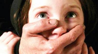 Извращение в Петрич! Дядо съблече 7-годишно момиченце и…