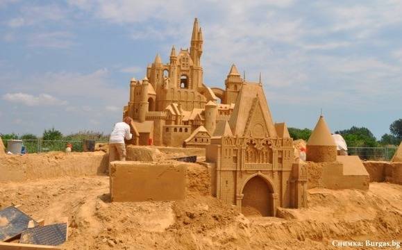 Започна подготовката на Фестивала на пясъчните скулптури