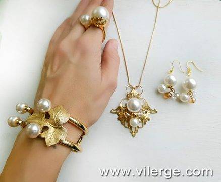 Златни перли и луксозни бижута за ЕСЕН 2018