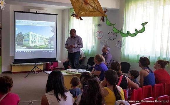 Кметът на поморие представи проекта за разширение на детската градина в Ахелой