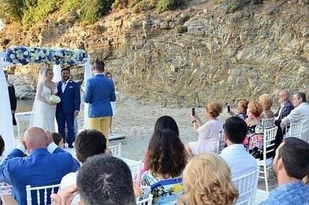 Антония Петрова се омъжи в рокля за 20 бона на гръцки плаж (СНИМКА)