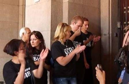 Майките с деца-инвалиди скочиха на шефа на „Подкрепа“ и го нарекоха убиец