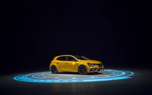 Рено представи Меган RS по 3D писта