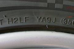 Как да определите “възрастта” на автомобилните ви гуми