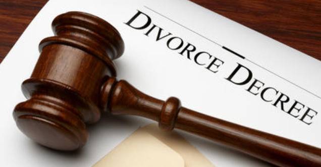 Индиец поиска развод, защото жена му имала брада и говорела като мъж