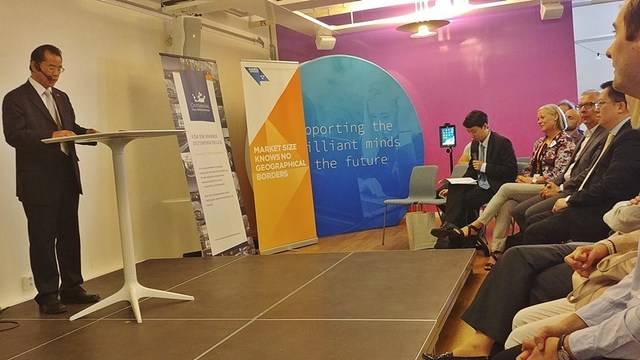 Китайският посланик в Швеция отговори на въпрос за Фалун Гонг