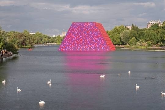Мастабата на Кристо в Хайд парк, Лондон