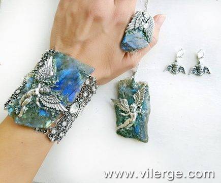 Красиви гривни, модни колиета за Eсен 2018 и 2019