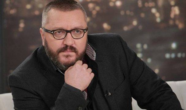 Мартин Карбовски: Върни парите, кучко! Водещият Хекимян се пресяга към нея и я зашлевява с опакото на ръката си