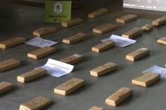 Спипаха огромно количество наркотици, скрити във фалшиви футболни купи