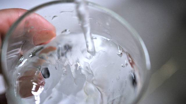 Индустрията на бутилираните води ще събира 90% от пластмасата