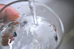Индустрията на бутилираните води ще събира 90% от пластмасата