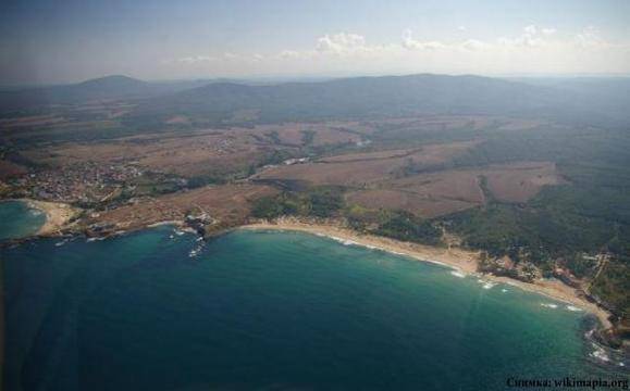 „Фотокапани“ снимат туристи на плаж „Корал“